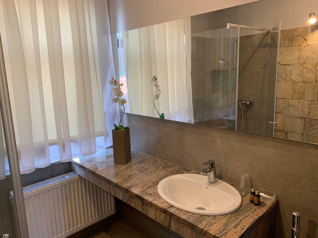 צ'סטוצ'ובה Grono Apartamenty מראה חיצוני תמונה